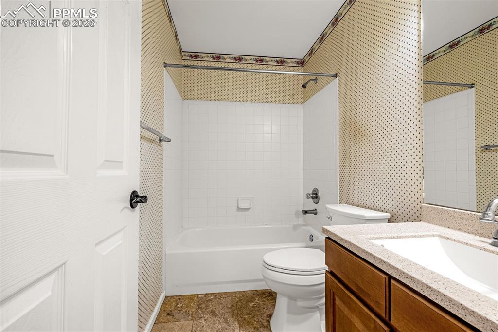 Upper level full bath