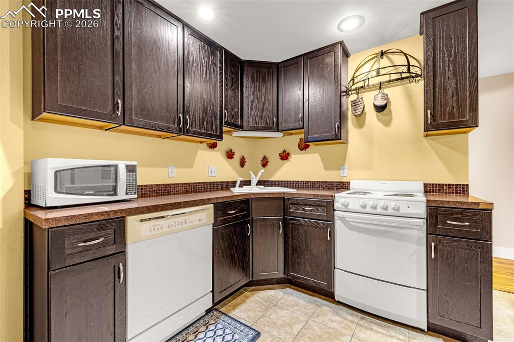 Working kitchen offers aelectric appliances, including a diswasher