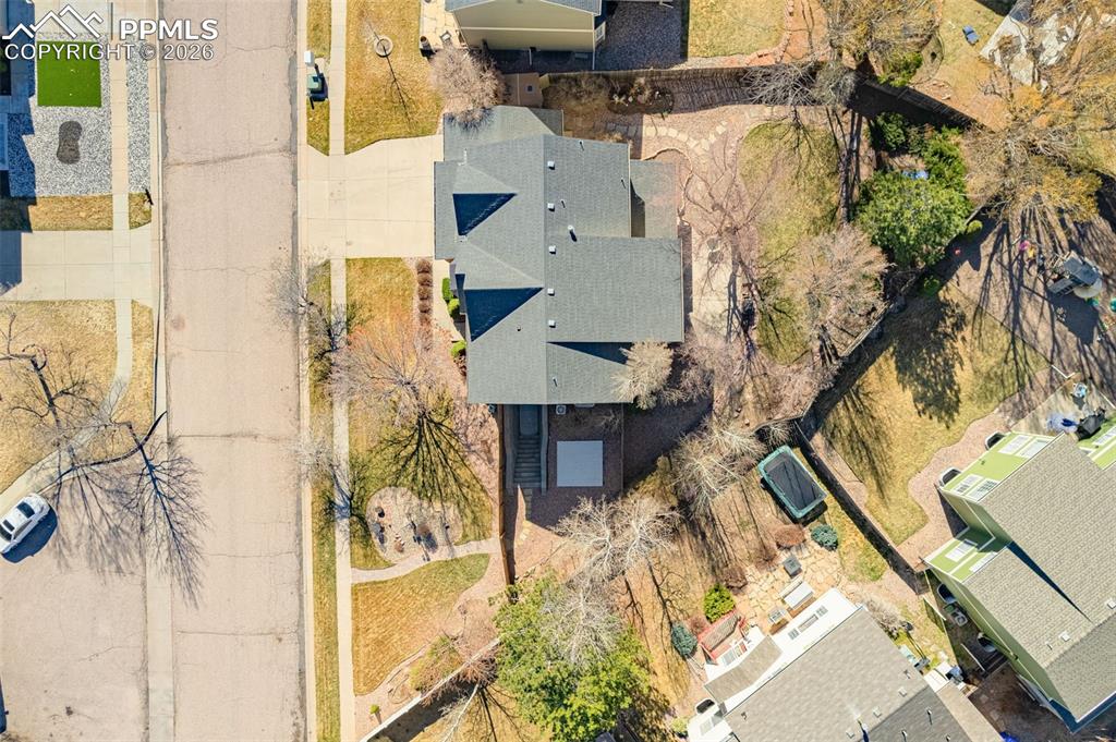 Well placed on lot with surrounding trees and foliage