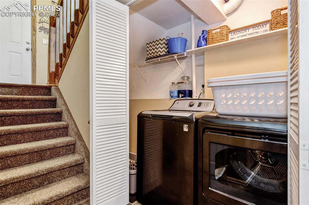 Laundry area on the lower level and the washer and clothes dryer stay!!!