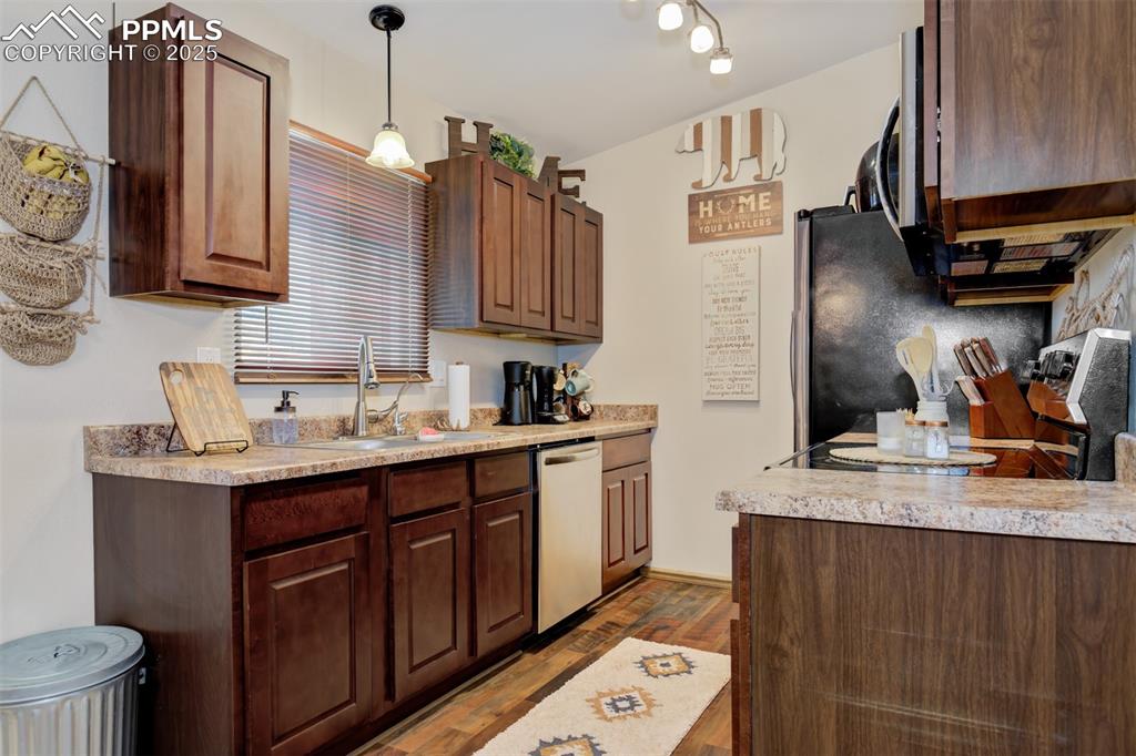 Gorgeous Kitchen featuring newer stainless steel appliances