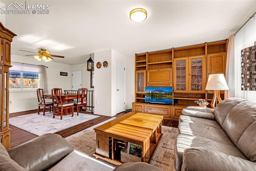 5450 Flintridge Drive photo 2