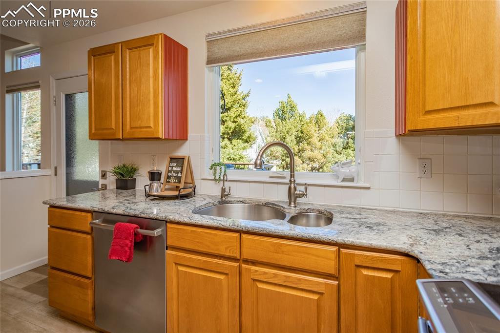 Huge efficient double sink, and water filter!
