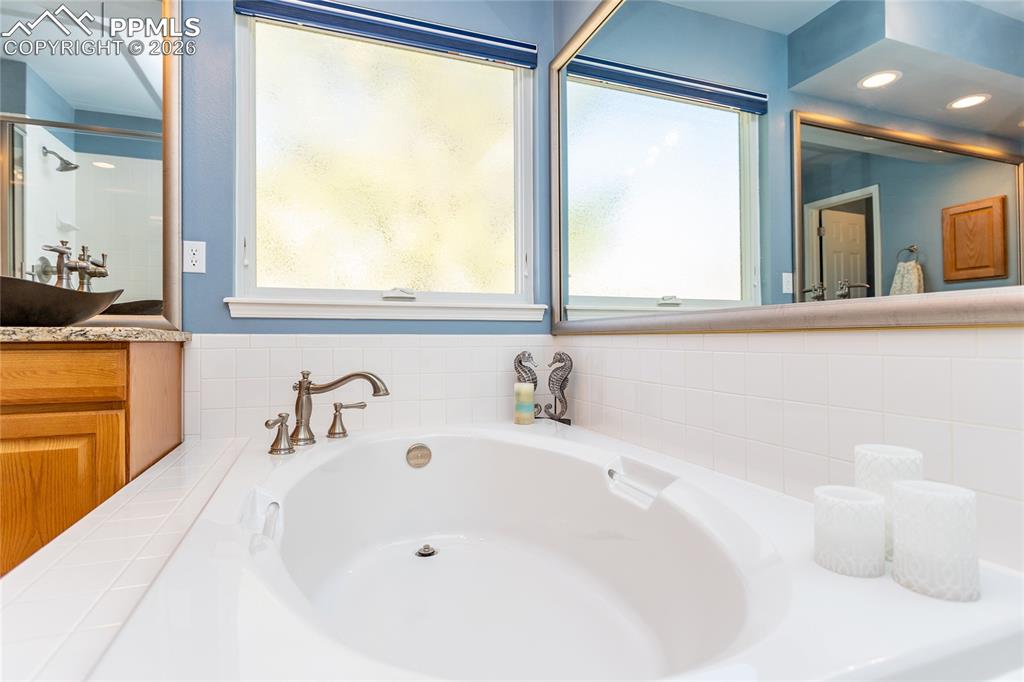 The huge soaking tub is great for relaxing!