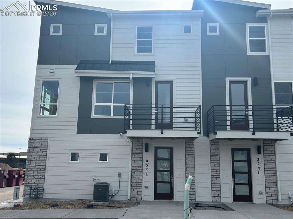 10554 Helenite Point