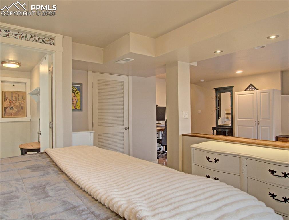 Basement Junior Suite with Sitting area