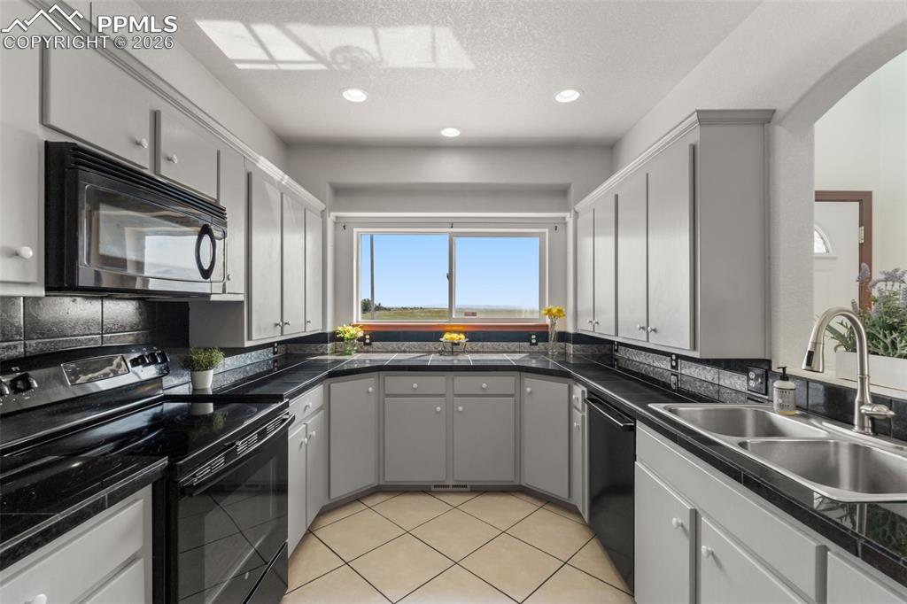 Cabinets on all sides