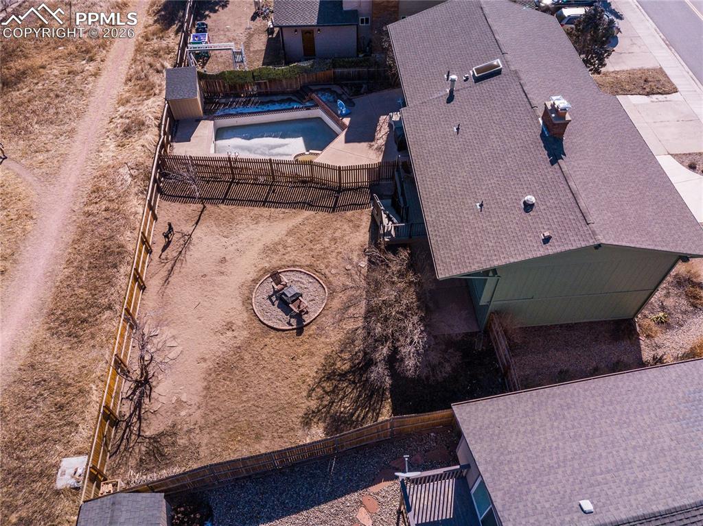 Aerial view of property and surrounding area