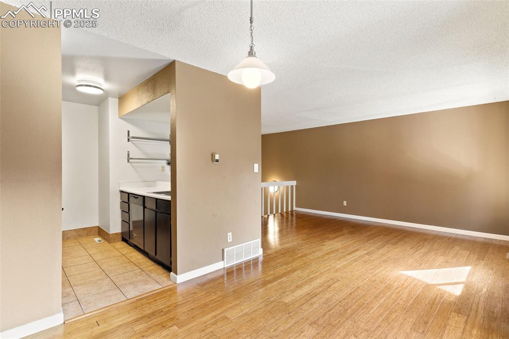 Neutral colors and move-in ready