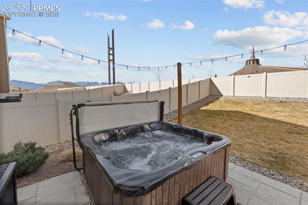 5 person hot-tub- name brand Dimension One Spas