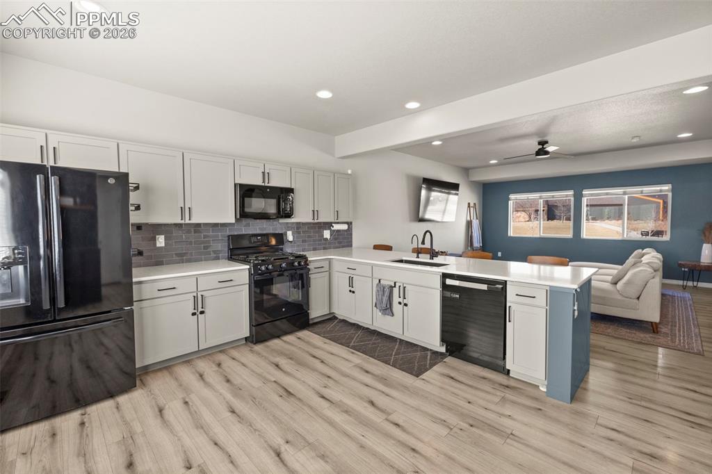 All cabinets have cabinet pull hardware