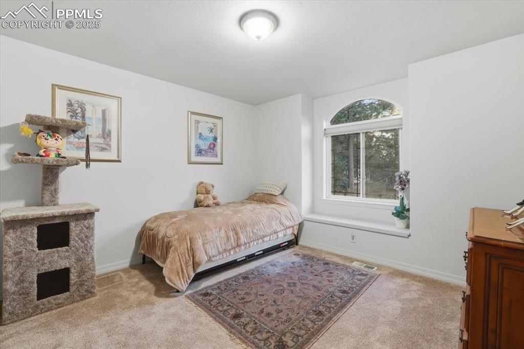 Second upstairs bedroom