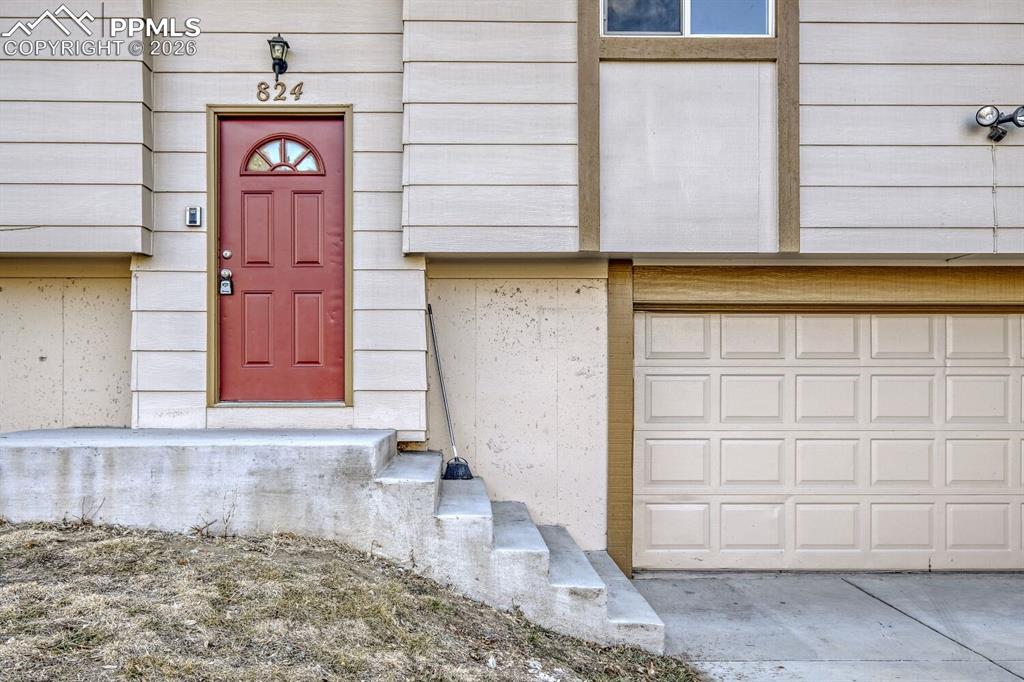 824 Holmes Drive photo 2