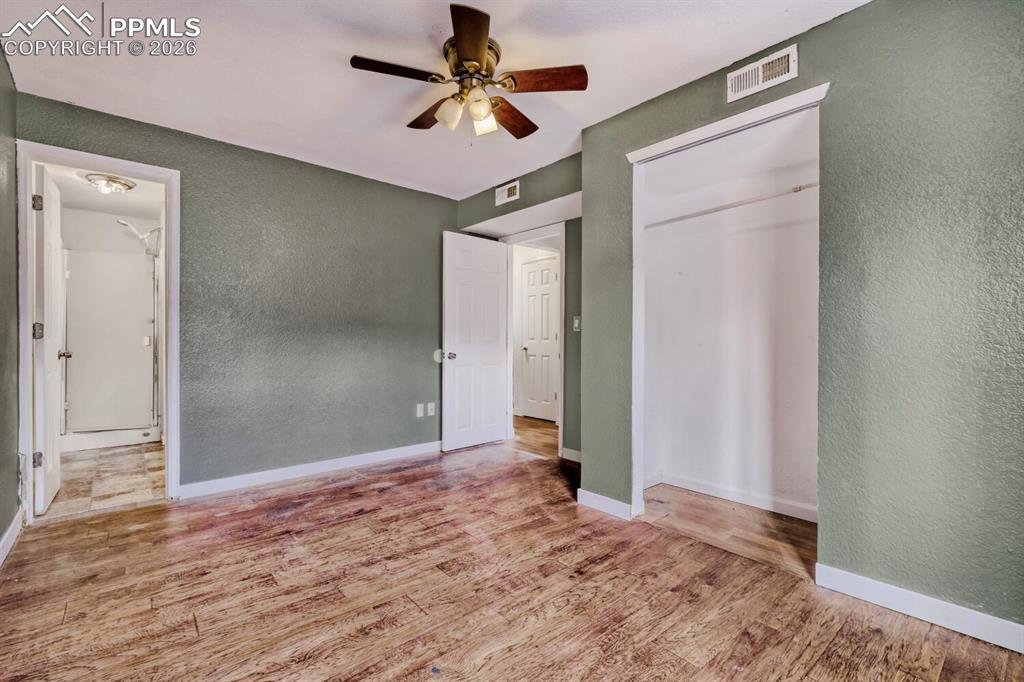 Lower Level-Fifth bedroom with en-suite 3/4 bathroom