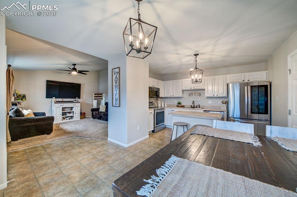 Open floor plan, great for entertaining family and friends.