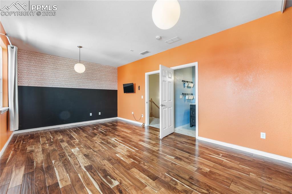 Large bedroom with ensuite bathroom