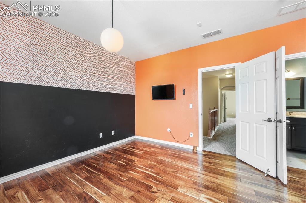 Large bedroom with ensuite bathroom