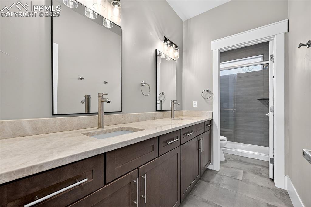 Upper-Level Shared Bathroom