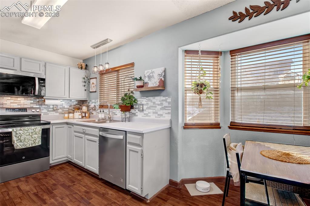 Enjoy meals in the designated bump out dining space