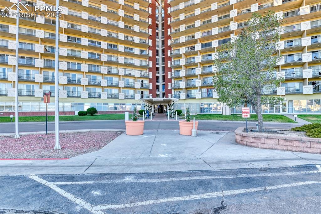 411 Lakewood Circle #B1016 photo 2