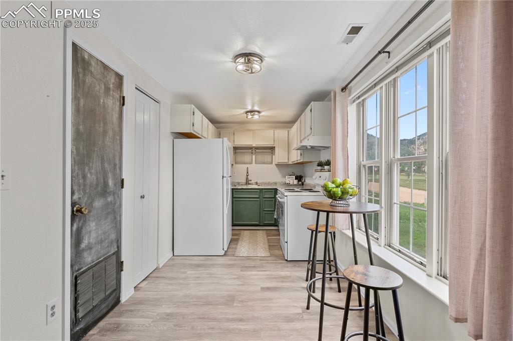 765 2ND Street photo 3