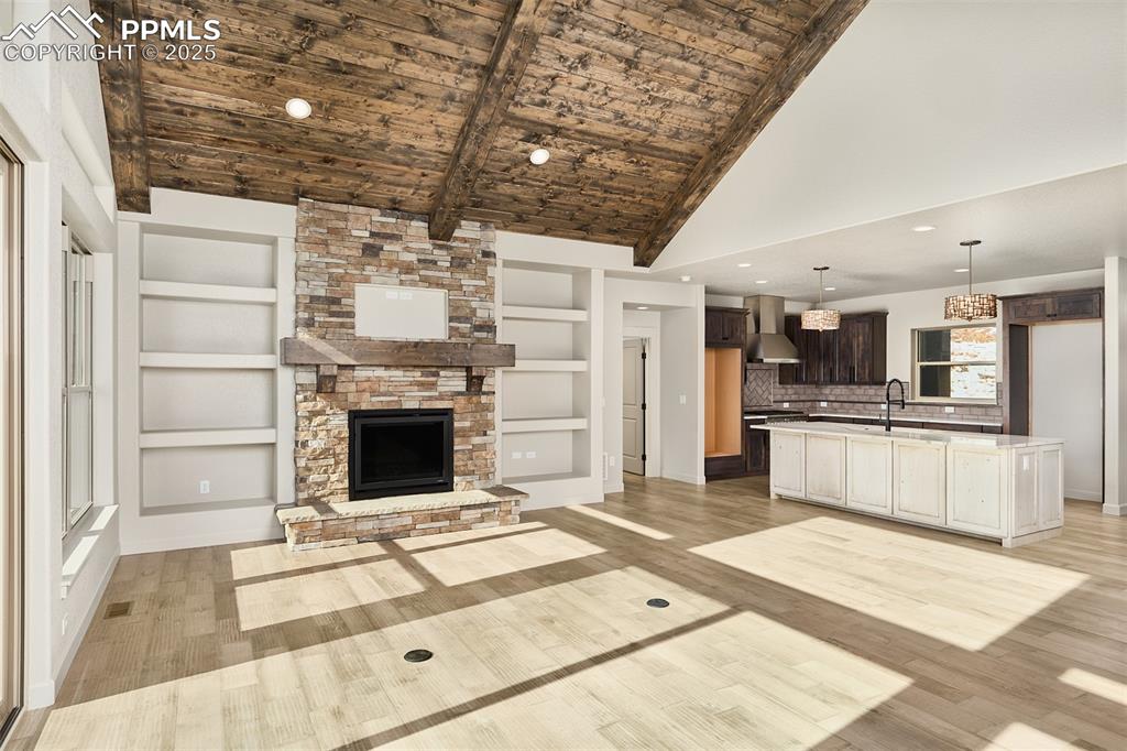 1425 Red Haven Place photo 3