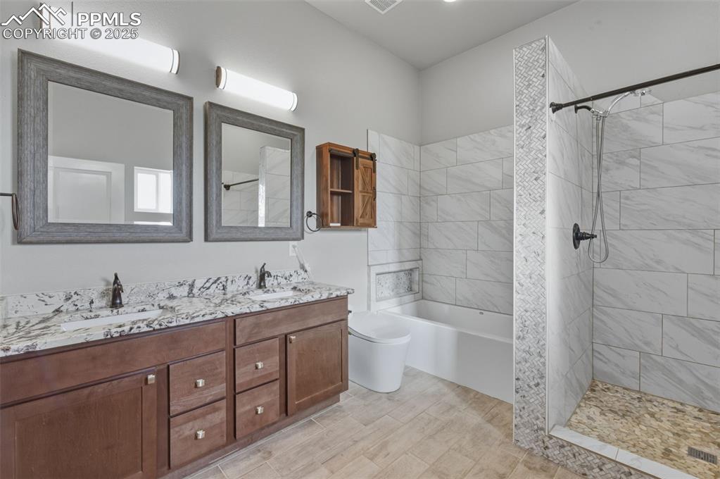 Luxury smart toilet featuring an automatic lid that opens as you approach, heated seat, built-in bidet with adjustable wash and warm-air dryer, self-cleaning functions, and hands-free automatic flushing. Designed for maximum comfort, hygiene, and convenience.