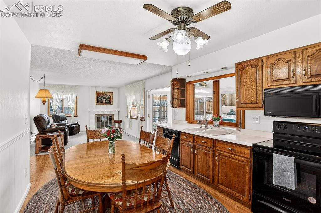 Another view of the kitchen.