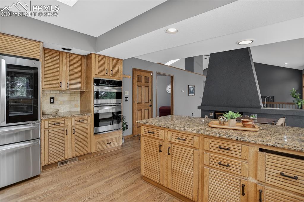 SS appliances including dual ovens