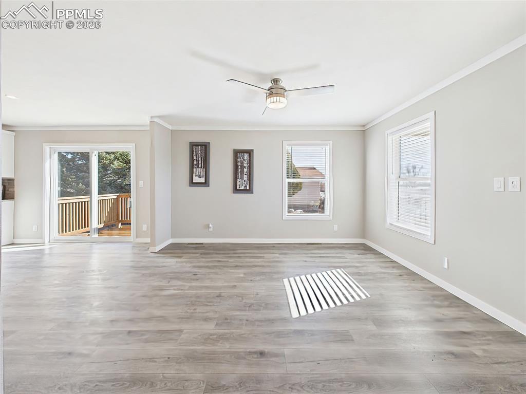 Unstaged Family Room – A generously sized space with recessed lighting and ample wall space, ready to suit a variety of furniture arrangements and personal styles.