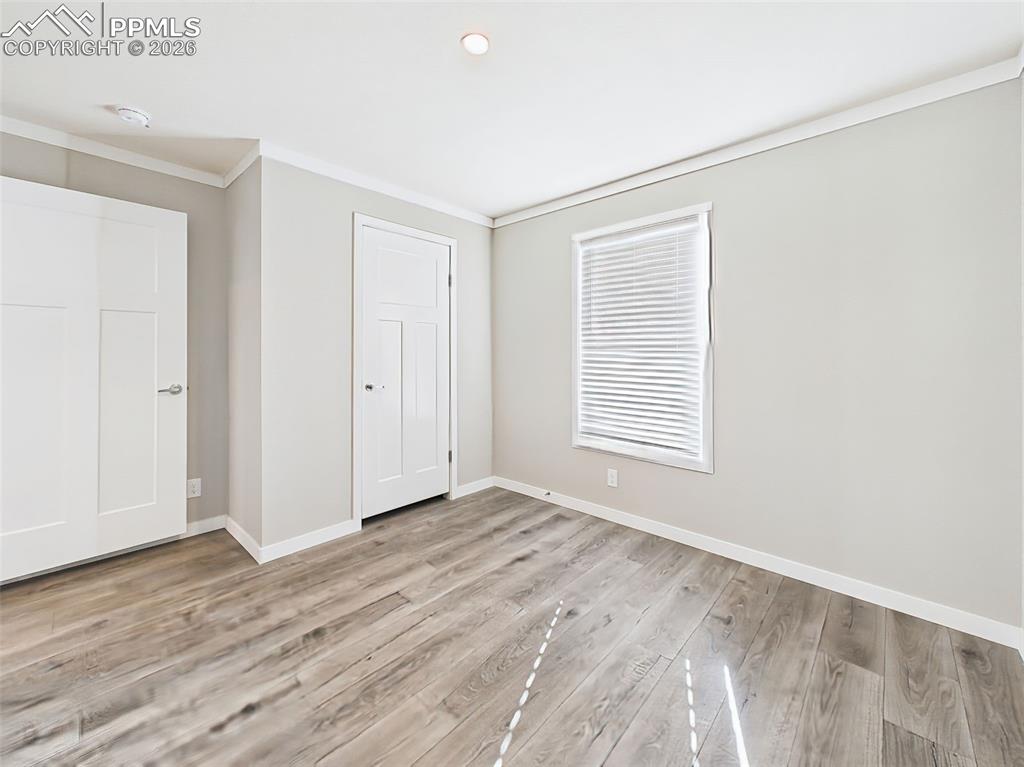 Unstaged Secondary Bedroom – This bright and functional room offers clean finishes and a roomy closet, suitable for a variety of needs.