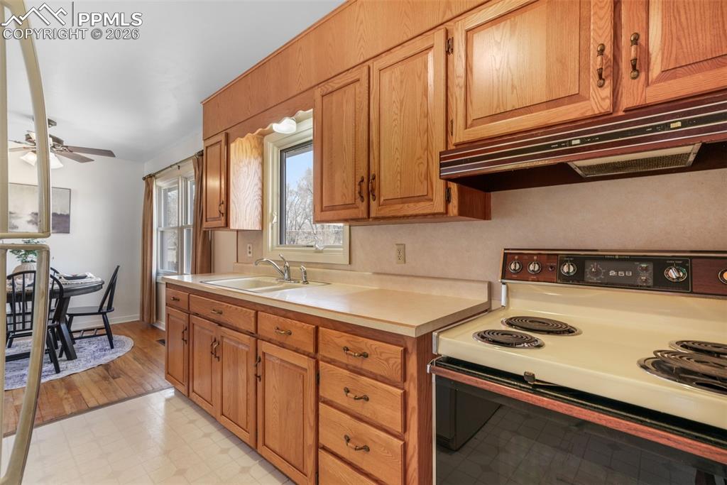 Additional kitchen view