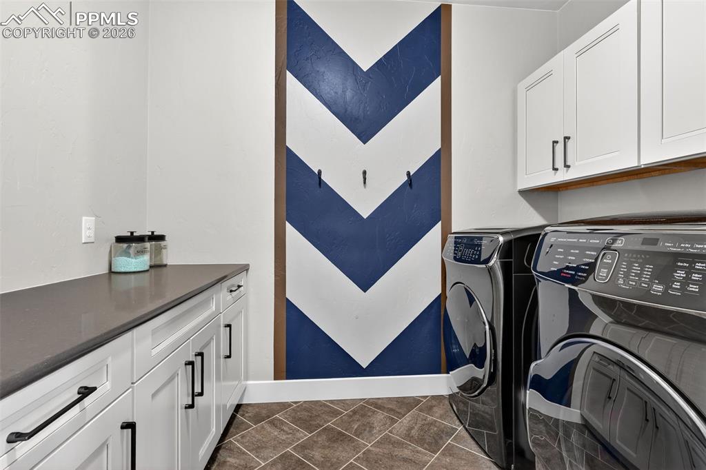 upper level laundry room with plenty of storage and space