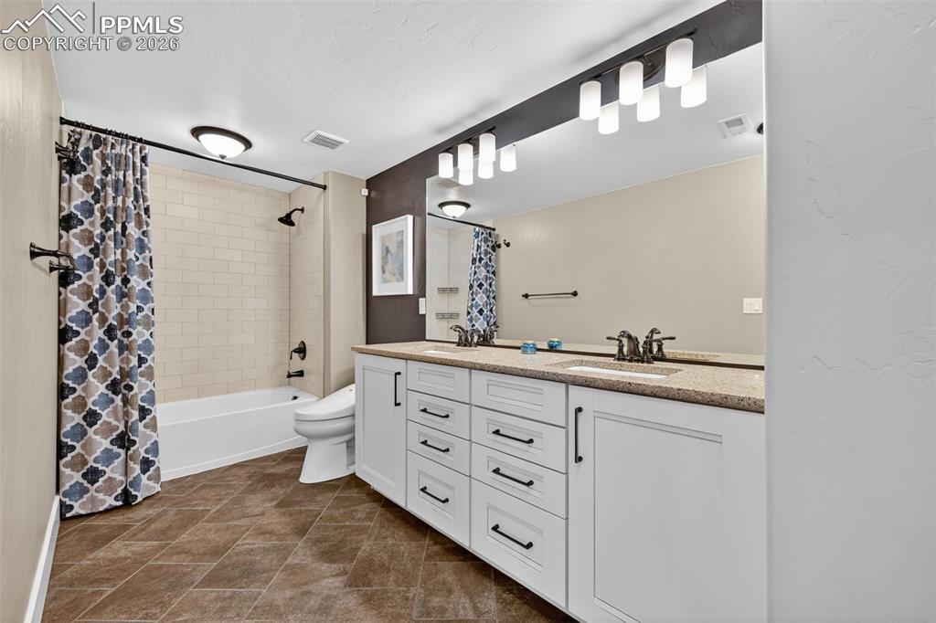 lower level double vanity bathroom with bathtub/shower combo
