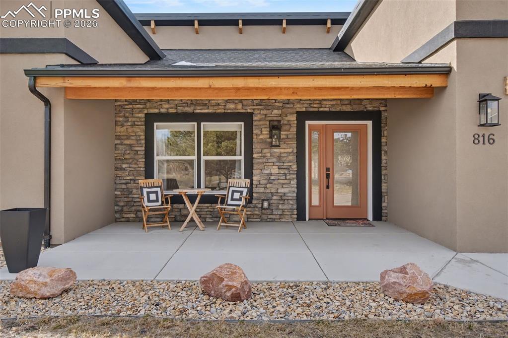 816 Meadow Lane photo 2