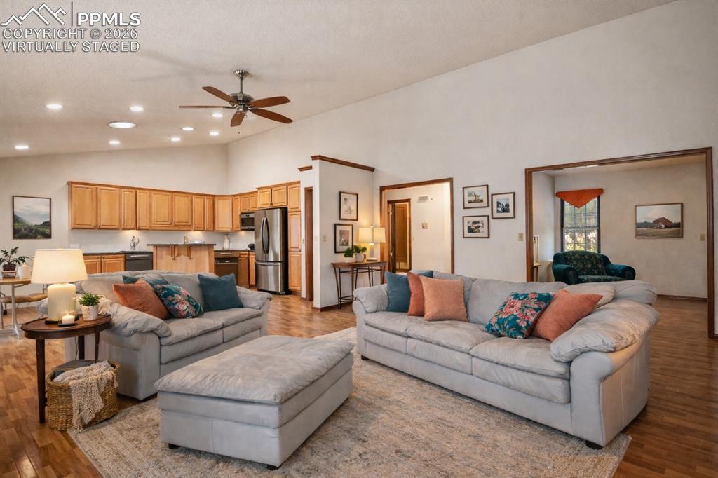 250 Bennington Drive photo 2