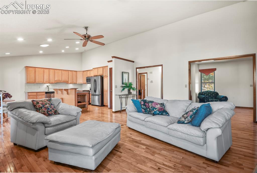 250 Bennington Drive photo 3