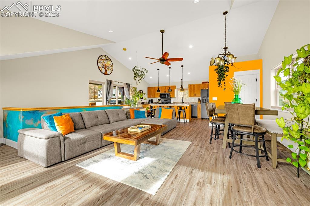 300 Spring Street photo 3