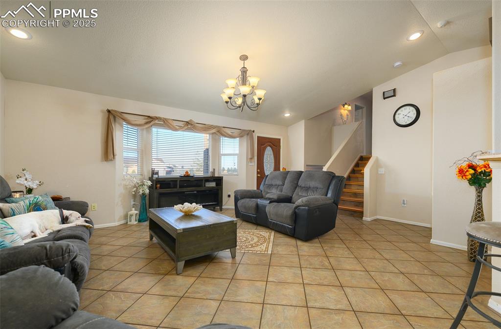 758 E Woodleaf Drive photo 3