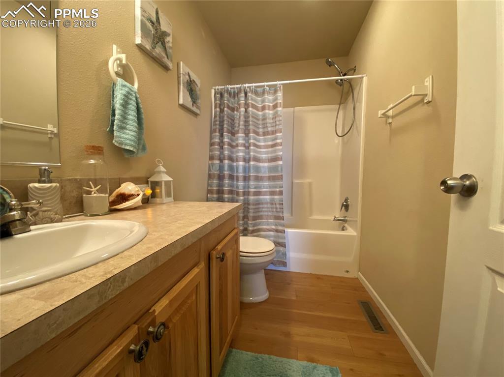 Shared full main-floor bathroom featuring clean, modern fixtures