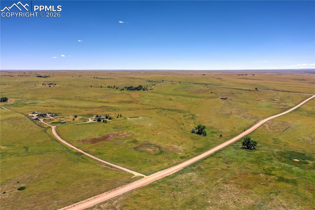 With versatile open space, ideal for tractors, RVs, trailers,