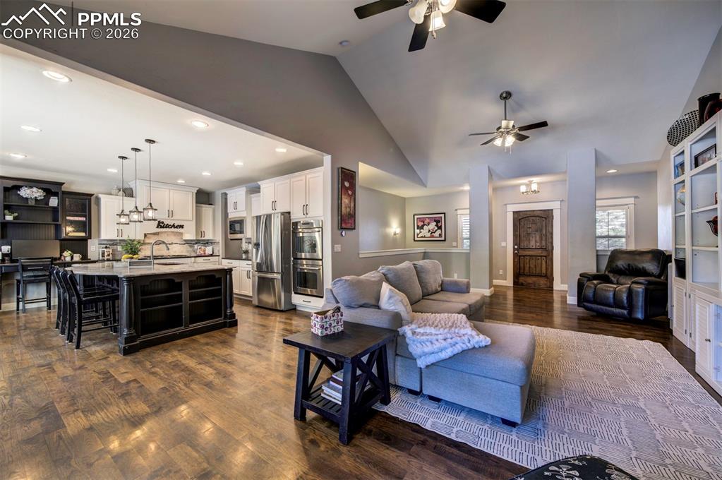 18376 Heavens Place photo 2