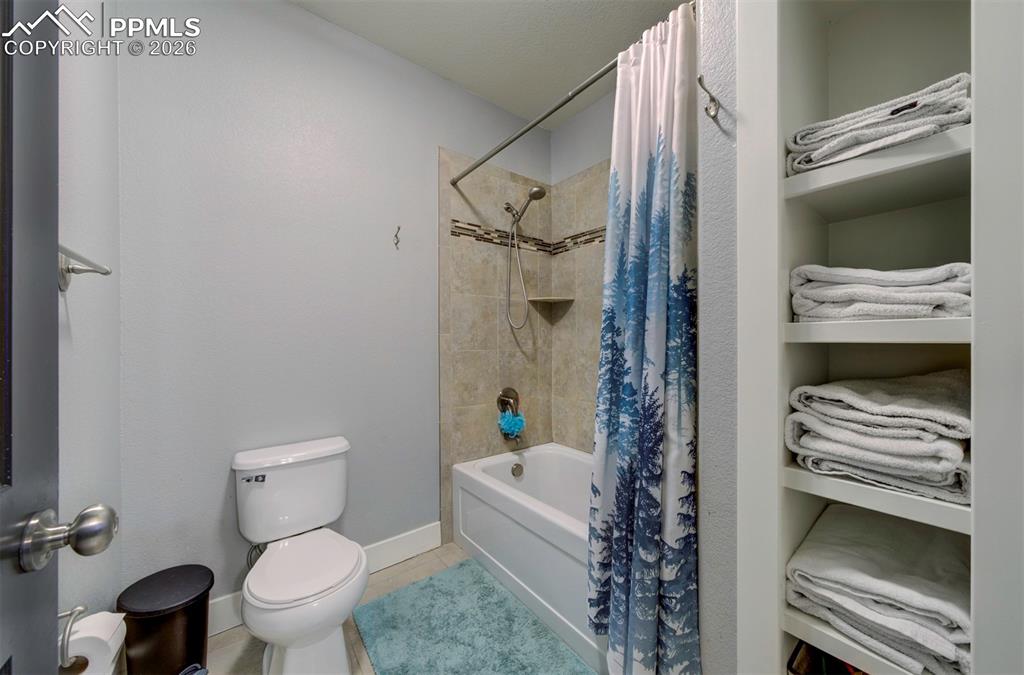 Separate Shower Room