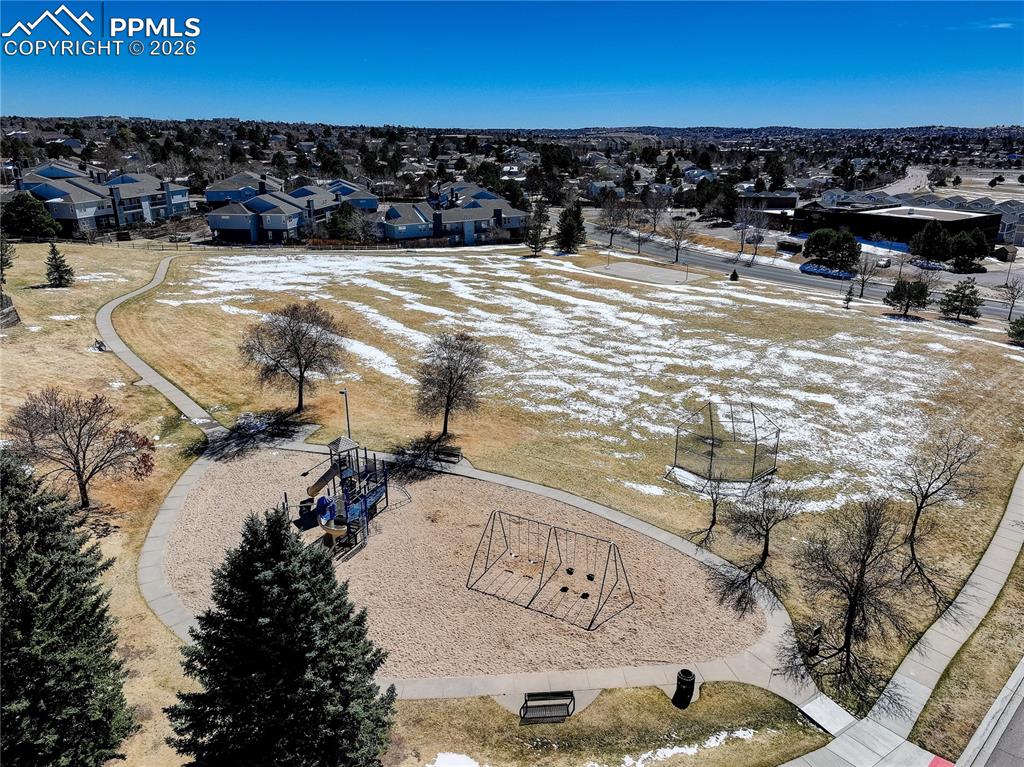 Walking distance to neighborhood park