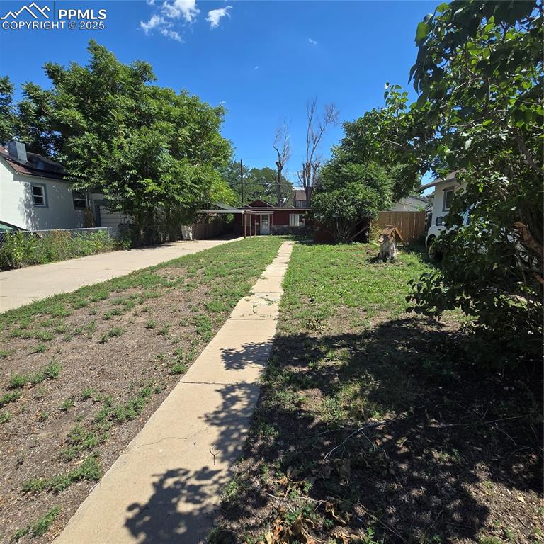 Huge front yard with plenty of room to park an RV