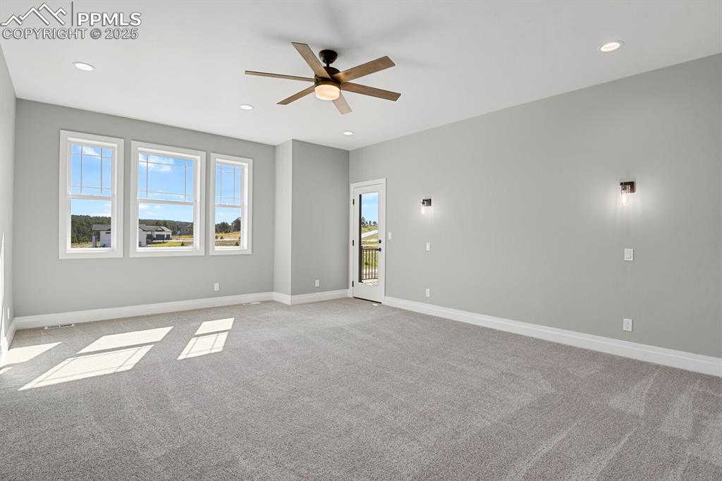 Primary bedroom w/access to deck