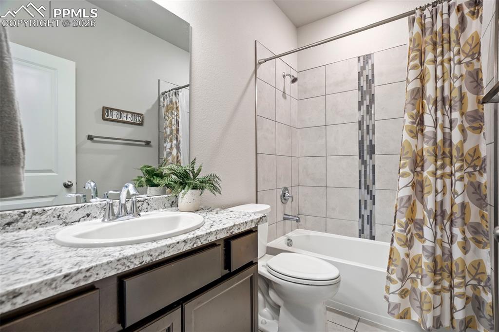 Full bathroom on the main level for bedrooms 2 & 3. 