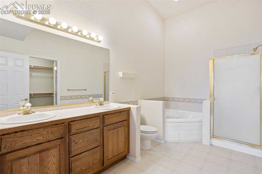 En Suite Primary Bath with Large Walk-in Closet!
