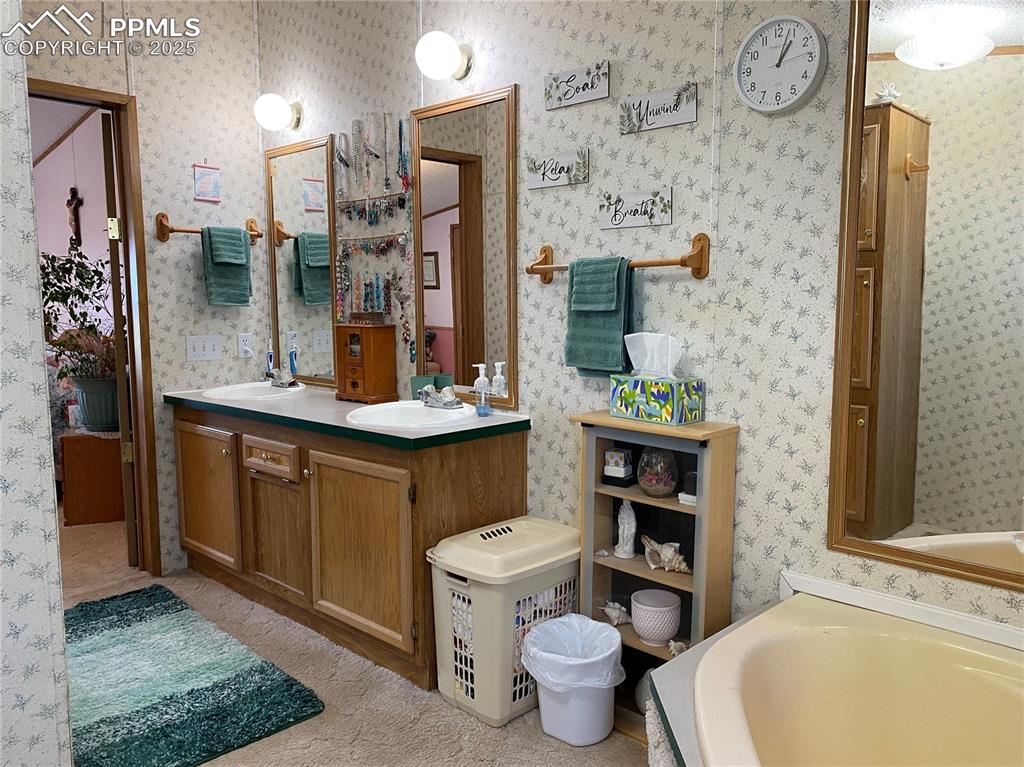 dual vanities, and plenty of space