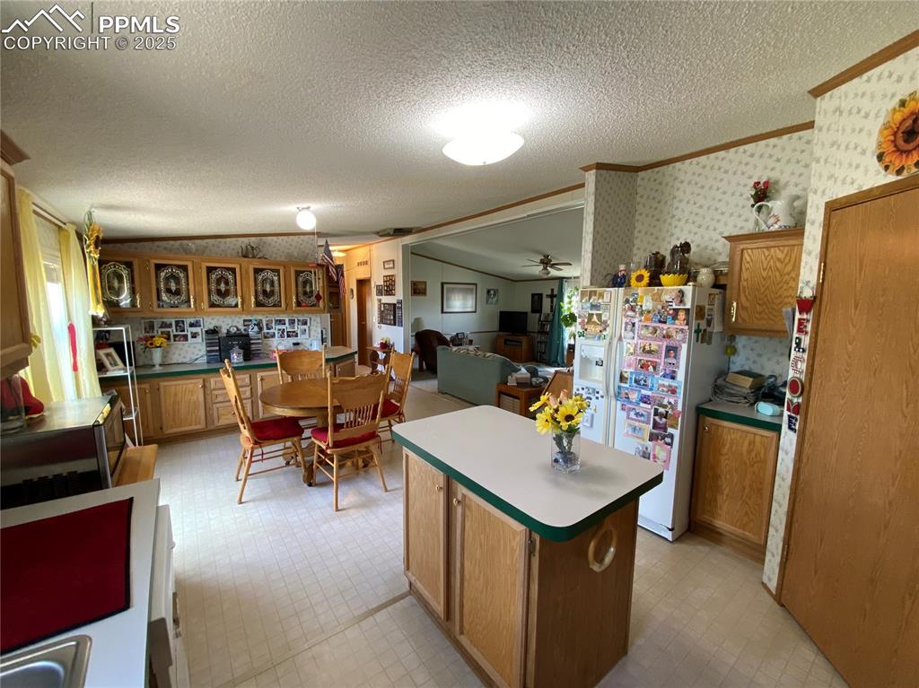 Perfect for entertaining, family meals,